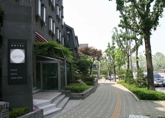 Junibin Hotel
